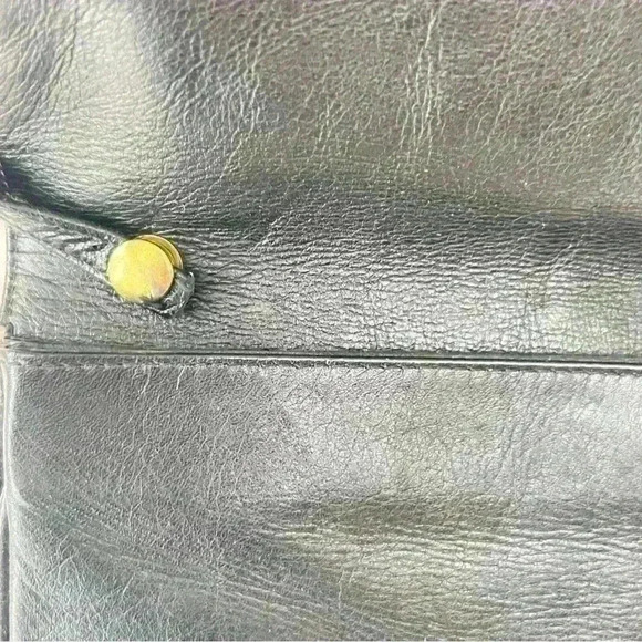 VINTAGE LEATHER SHOULDER BAG  GOLD HARDWARE - Picture 6 of 13